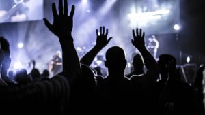 group-of-people-raising-hands-silhouette-photography-952437